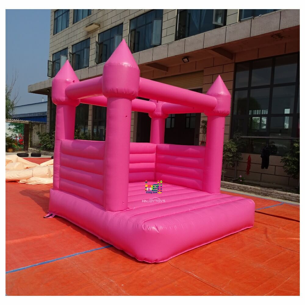 Inflatable bounce castle